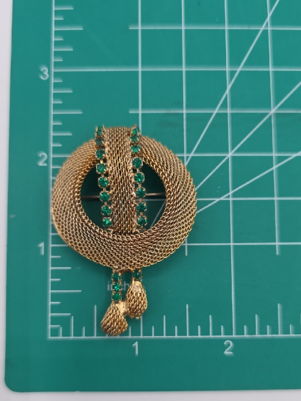 Vintage Gold-Tone Mesh Brooch with Emerald Green Crystals - Picture 5 of 9